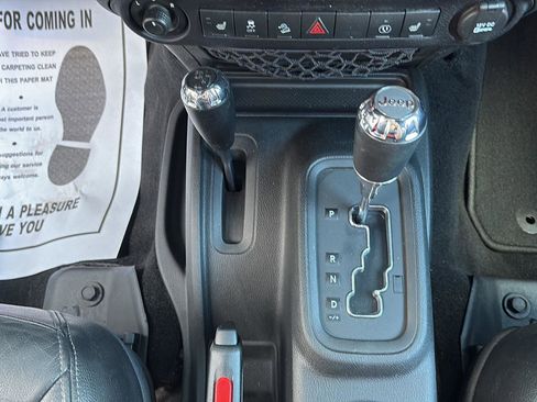Used 2016 Jeep Wrangler Unlimited Sahara AWD/4WD image 16