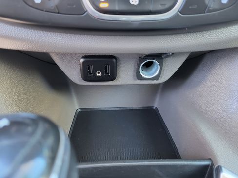 Used 2020 Chevrolet Traverse LT w/ Driver Confidence II Package image 30