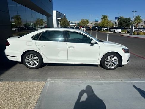 Used 2018 Volkswagen Passat 2.0T SE FWD image 4