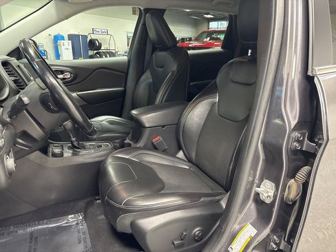 Used 2020 Jeep Cherokee Latitude Plus w/ Cold Weather Group image 9