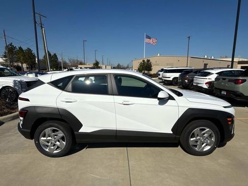 New 2026 Hyundai Kona SE FWD image 11
