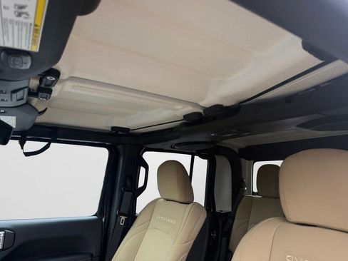 Certified 2023 Jeep Gladiator Overland w/ LED Lighting Group image 30