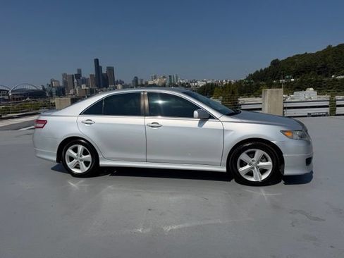 Used 2011 Toyota Camry SE FWD image 2