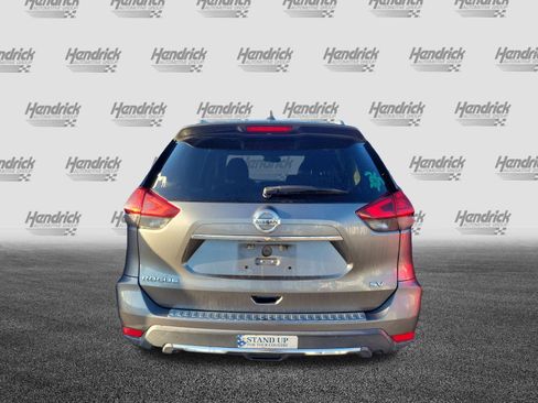 Used 2017 Nissan Rogue SV FWD image 9