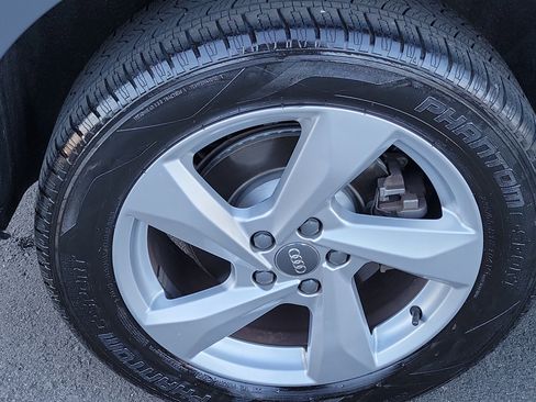 Used 2020 Audi Q3 2.0T Premium image 24