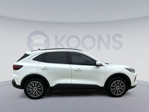 Used 2025 Ford Escape SE FWD image 12