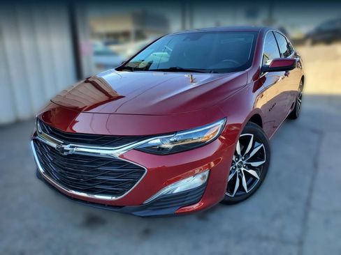 Used 2021 Chevrolet Malibu RS image 2