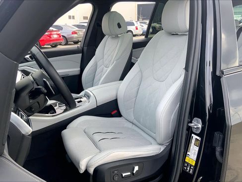 Used 2023 BMW X5 xDrive40i w/ M Sport Package image 7