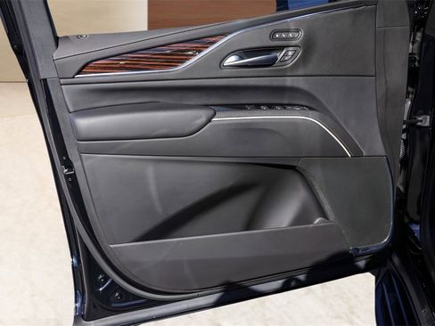 Used 2024 Cadillac Escalade ESV Premium Luxury w/ Performance Package image 25