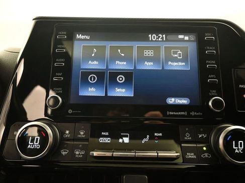Used 2021 Toyota Highlander XSE FWD image 16