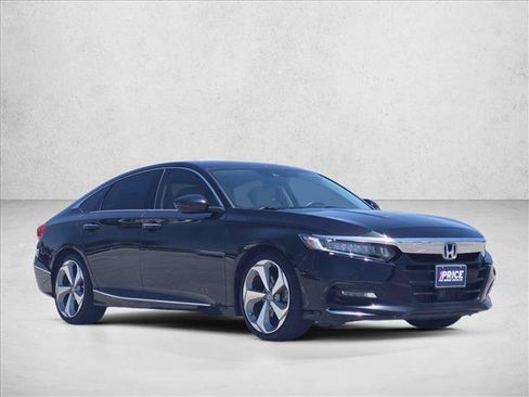 Used 2018 Honda Accord Touring image 3