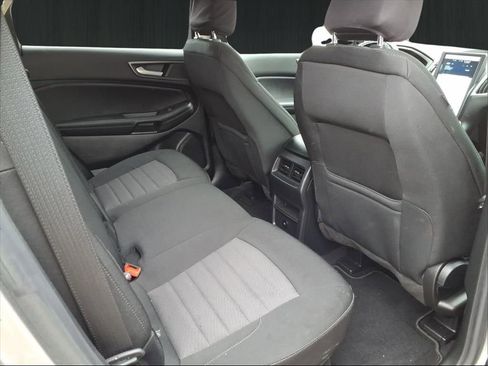 Used 2023 Ford Edge SE image 16