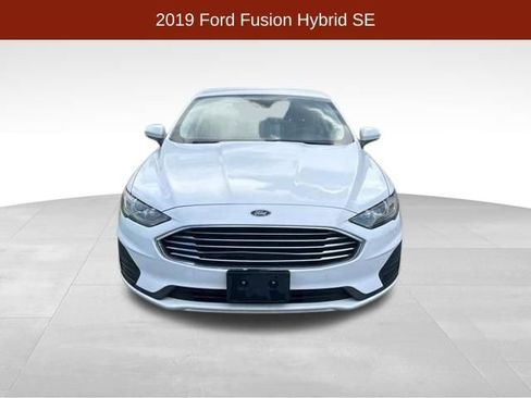 Used 2019 Ford Fusion SE image 2