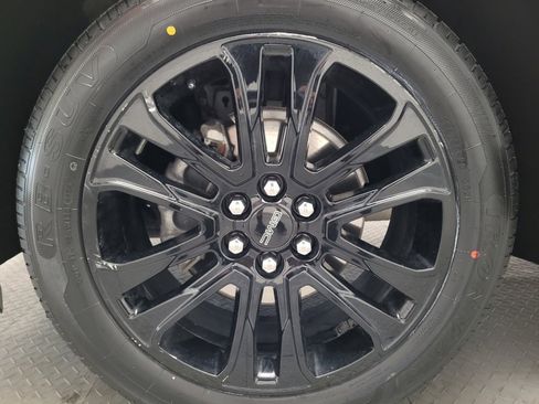 Used 2023 GMC Acadia SLE w/ Driver Convenience Package image 31