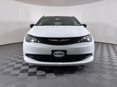 New 2026 Chrysler Voyager LX image 2