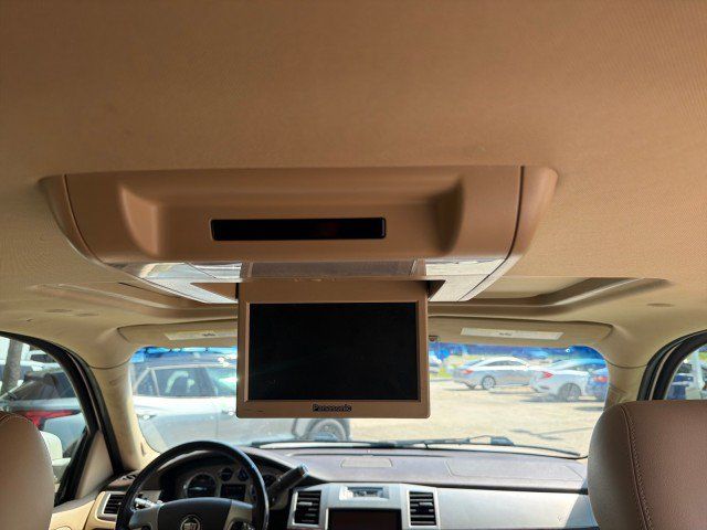 Used 2013 Cadillac Escalade ESV Luxury RWD image 26