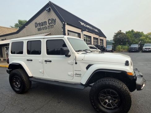 Used 2018 Jeep Wrangler Unlimited Sahara AWD/4WD image 6