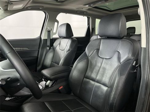 Used 2024 Kia Telluride SX image 11