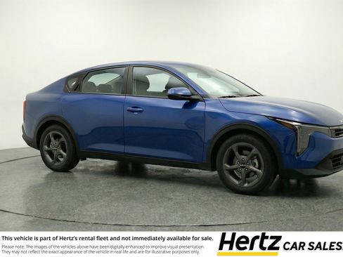 Used 2025 Kia K4 LXS image 1