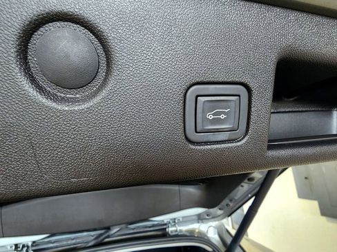 Used 2024 Chevrolet Equinox LT FWD image 11