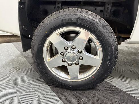 Used 2012 GMC Sierra 2500 Denali w/ Suspension Package, Off-Road AWD/4WD image 17