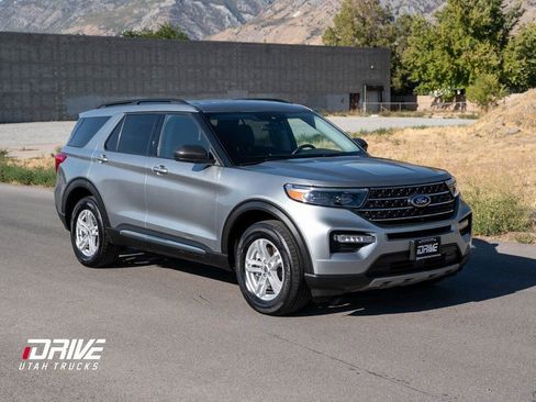 Used 2024 Ford Explorer XLT w/ Equipment Group 202A image 2