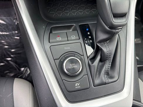 Used 2020 Toyota RAV4 XLE AWD/4WD image 33