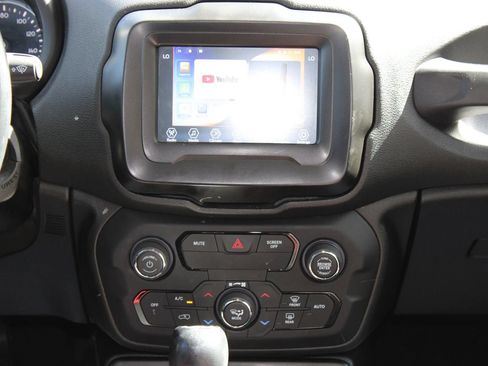 Used 2018 Jeep Renegade Trailhawk AWD/4WD image 21