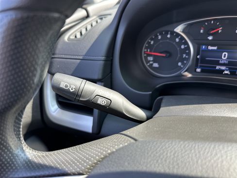 Used 2024 GMC Terrain SLE image 18