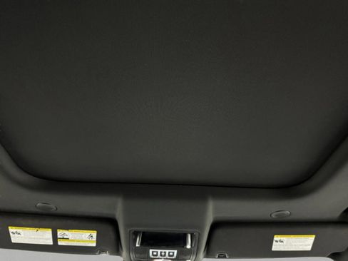 Used 2023 Land Rover Discovery S R-Dynamic image 12