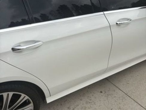 Used 2023 Mercedes-Benz E 350 4MATIC Sedan image 2