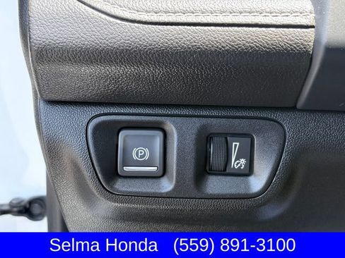 Used 2022 GMC Acadia SLE w/ Driver Convenience Package FWD image 24