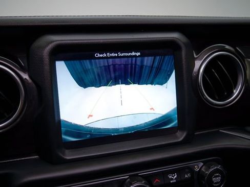 Used 2019 Jeep Wrangler Unlimited Sahara AWD/4WD image 29