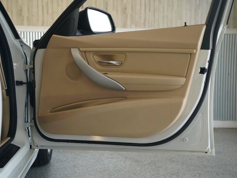 Used 2013 BMW 320i Sedan RWD image 30