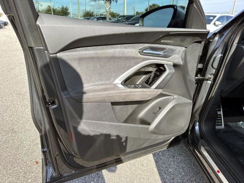 Used 2025 Audi SQ5 Premium Plus image 17