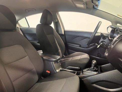 Used 2017 Kia Forte LX image 10