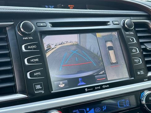 Used 2019 Toyota Highlander Limited Platinum AWD/4WD image 21