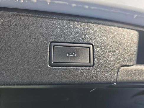 Used 2025 Volkswagen Atlas Cross Sport SE w/ Panoramic Sunroof Package image 30