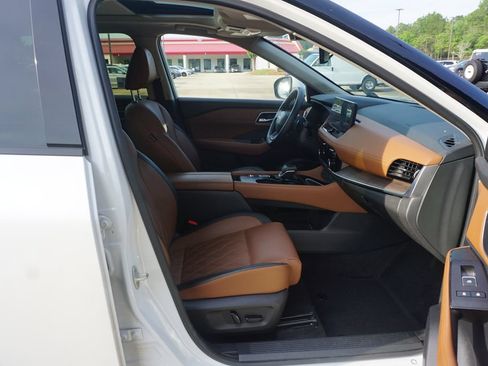Used 2025 Nissan Rogue Platinum FWD image 16