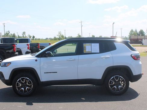 Used 2025 Jeep Compass Trailhawk AWD/4WD image 6