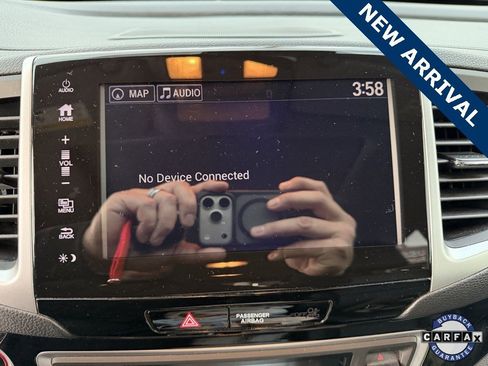 Used 2018 Honda Pilot Touring image 11