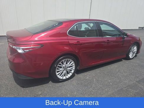 Used 2018 Toyota Camry XLE FWD image 7