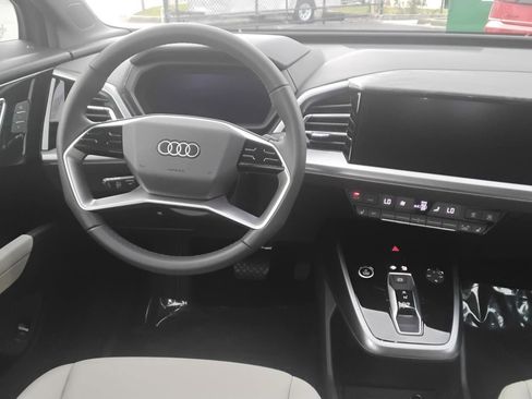 Used 2025 Audi Q4 e-tron Premium image 21