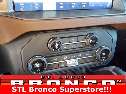 Used 2024 Ford Bronco Outer Banks image 6