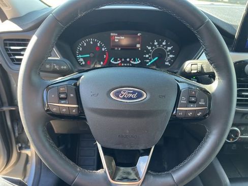 Used 2022 Ford Escape SEL image 25