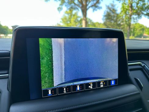 Used 2022 Chevrolet Suburban Z71 w/ Luxury Package AWD/4WD image 51