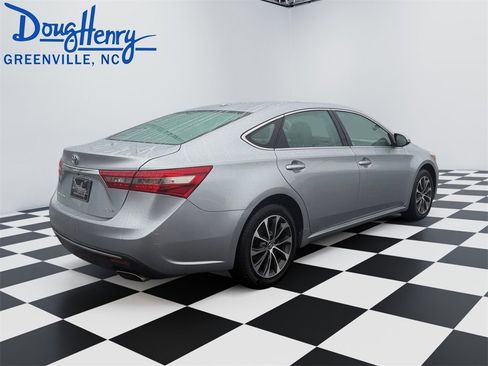 Used 2018 Toyota Avalon image 5