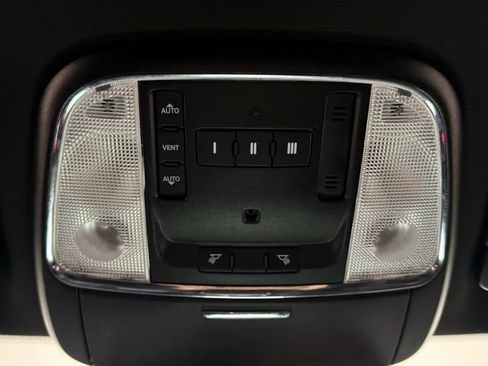 Used 2018 Dodge Charger R/T image 32