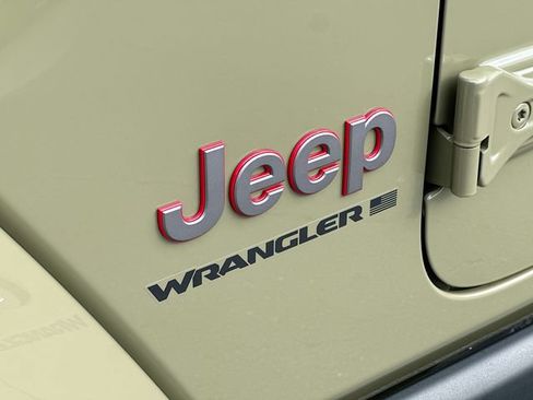 New 2026 Jeep Wrangler Unlimited Rubicon w/ Xtreme 35 Tire Package AWD/4WD image 19