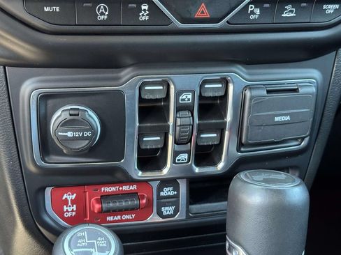 Used 2022 Jeep Wrangler Unlimited Rubicon w/ LED Lighting Group AWD/4WD image 31